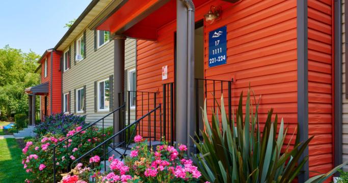 Alcove at Seahurst is an apartment community located in Burien, Washington. 